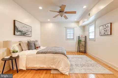 Bedroom - 1824 E Pratt St E, Baltimore, MD 21231 photo 1 of 3