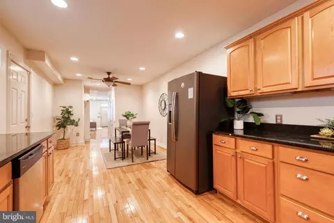 Entry Way - 1824 E Pratt St E, Baltimore, MD 21231 photo 7 of 9