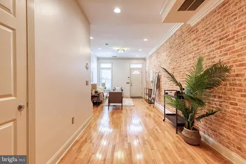 Entry Way - 1824 E Pratt St E, Baltimore, MD 21231 photo 3 of 9