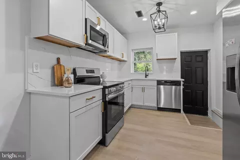 810 N Stricker St, Baltimore, MD 21217 photo 8