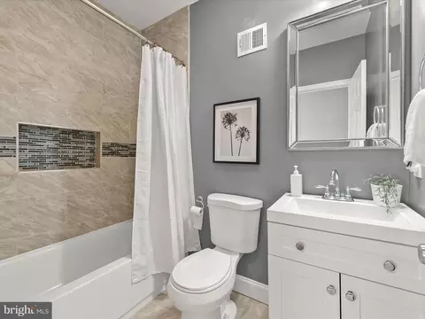 Bath - 233 N Milton Ave, Baltimore, MD 21224 photo 2 of 3