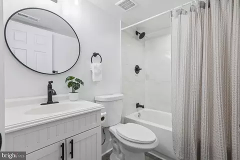 Bath - 1508 Lakeside Ave, Baltimore, MD 21218 photo 2 of 2