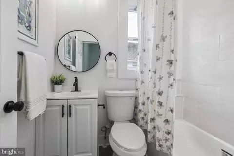 Bath - 1508 Lakeside Ave, Baltimore, MD 21218 photo 1 of 2