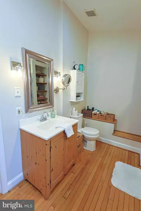 Bath - 2431 Fleet St, Baltimore, MD 21224 photo 3 of 9