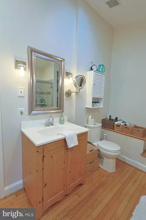 Bath - 2431 Fleet St, Baltimore, MD 21224 photo 7 of 9