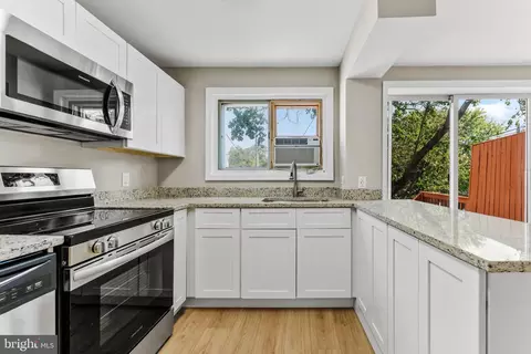 Kitchen - 4225 Doris Ave, Brooklyn, MD 21225 photo 4 of 5