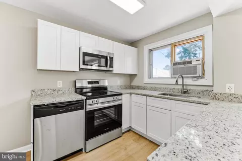 Kitchen - 4225 Doris Ave, Brooklyn, MD 21225 photo 3 of 5
