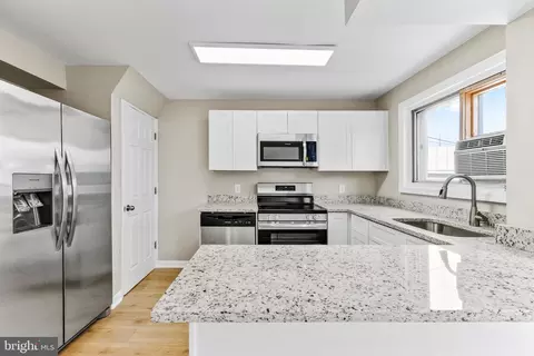 Kitchen - 4225 Doris Ave, Brooklyn, MD 21225 photo 2 of 5