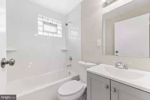 Bath - 4225 Doris Ave, Brooklyn, MD 21225 photo 1 of 3