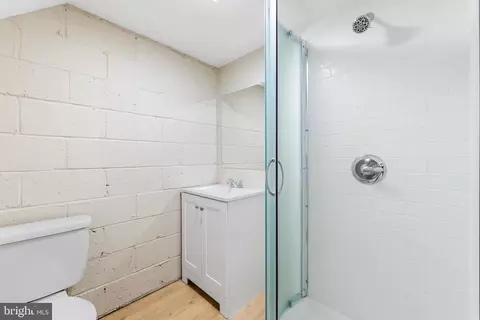 Bath - 4225 Doris Ave, Brooklyn, MD 21225 photo 2 of 3