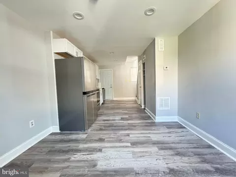 Living - 831 Boyd St, Baltimore, MD 21201 photo 1 of 2