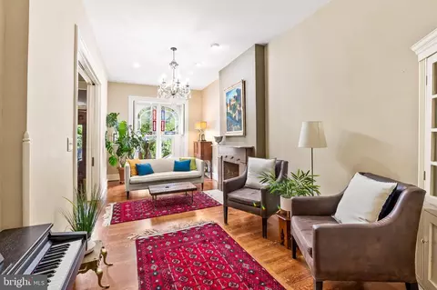 Living - 253 Robert St, Baltimore, MD 21217 photo 2 of 2