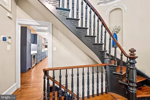 Entry Way - 253 Robert St, Baltimore, MD 21217 photo 4 of 6