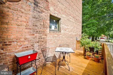 Exterior - 253 Robert St, Baltimore, MD 21217 photo 4 of 8