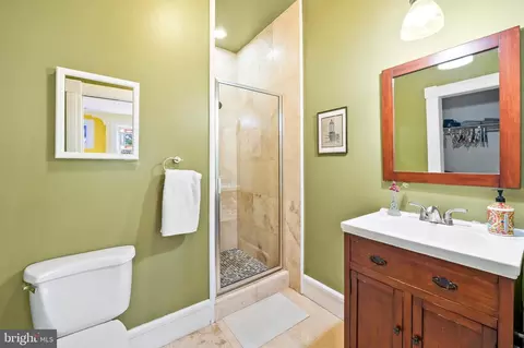 Bath - 253 Robert St, Baltimore, MD 21217 photo 2 of 4