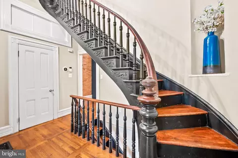 Entry Way - 253 Robert St, Baltimore, MD 21217 photo 3 of 6