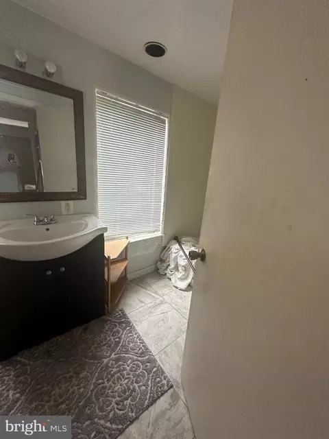 Bath - 708 S Hanover St S, Baltimore, MD 21230 photo 1 of 1