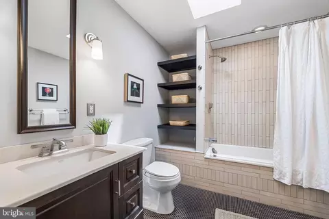 Bath - 3625 Elm Ave, Baltimore, MD 21211 photo 2 of 3