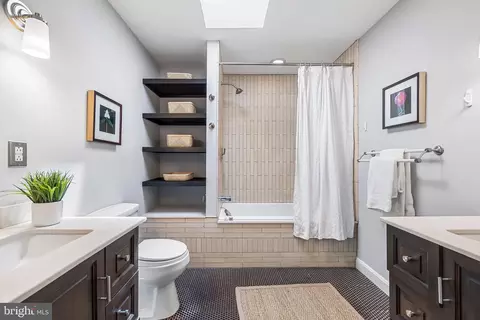 Bath - 3625 Elm Ave, Baltimore, MD 21211 photo 3 of 3