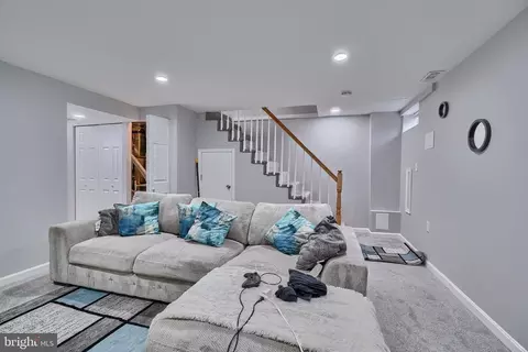 Entry Way - 209 Denison St, Baltimore, MD 21229 photo 1 of 2