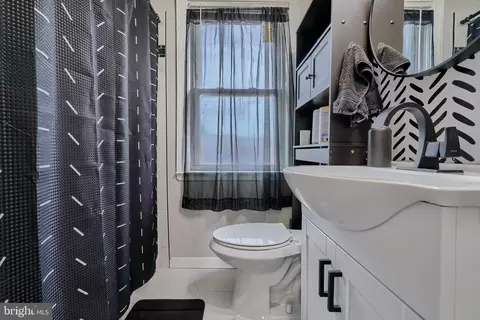 Bath - 209 Denison St, Baltimore, MD 21229 photo 3 of 4