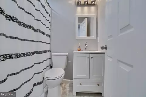Bath - 209 Denison St, Baltimore, MD 21229 photo 1 of 4
