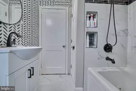 Bath - 209 Denison St, Baltimore, MD 21229 photo 4 of 4