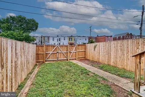 Exterior - 209 Denison St, Baltimore, MD 21229 photo 1 of 2