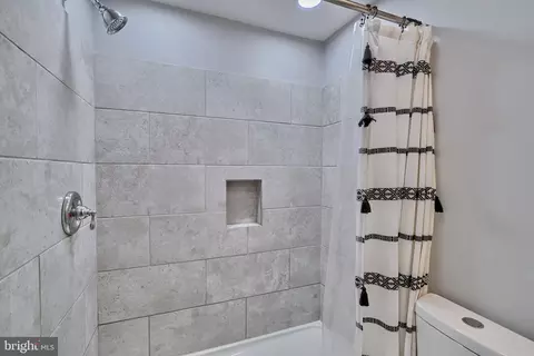 Bath - 209 Denison St, Baltimore, MD 21229 photo 2 of 4