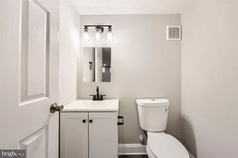 704 Linnard St, Baltimore, MD 21229 photo 13