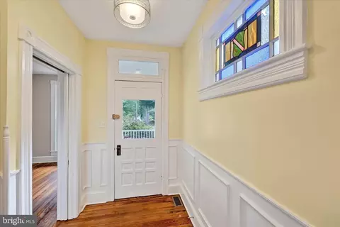 Entry Way - 4706 Catalpha Rd, Baltimore, MD 21214 photo 2 of 2
