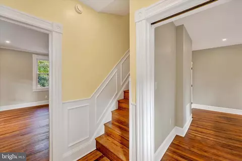 Entry Way - 4706 Catalpha Rd, Baltimore, MD 21214 photo 1 of 2
