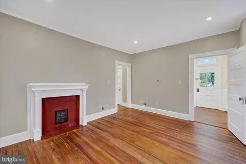 Living - 4706 Catalpha Rd, Baltimore, MD 21214 photo 3 of 5