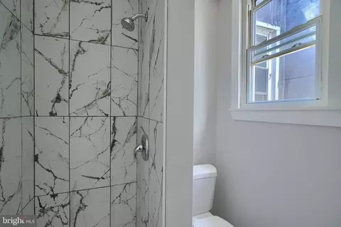 Bath - 2833 Brendan Ave, Baltimore, MD 21213 photo 1 of 1