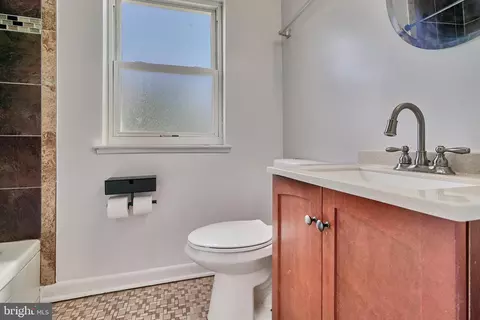 Bath - 4806 Melbourne Rd, Baltimore, MD 21229 photo 1 of 2