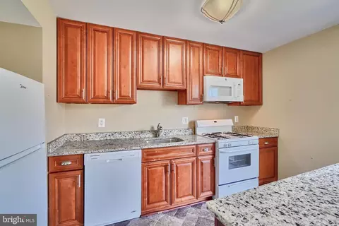 Kitchen - 4806 Melbourne Rd, Baltimore, MD 21229 photo 3 of 5