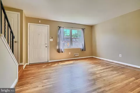 Living - 4806 Melbourne Rd, Baltimore, MD 21229 photo 4 of 4