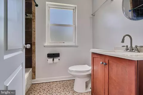 Bath - 4806 Melbourne Rd, Baltimore, MD 21229 photo 2 of 2