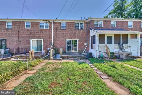 Exterior - 4806 Melbourne Rd, Baltimore, MD 21229 photo 2 of 3