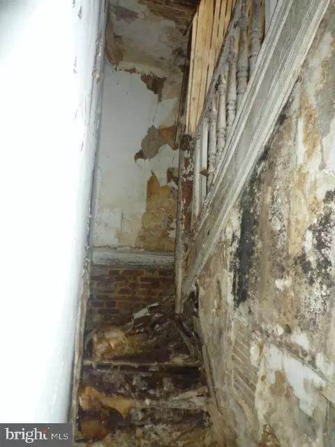 903 Appleton St, Baltimore, MD 21217 photo 8