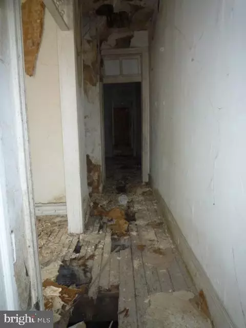 903 Appleton St, Baltimore, MD 21217 photo 4