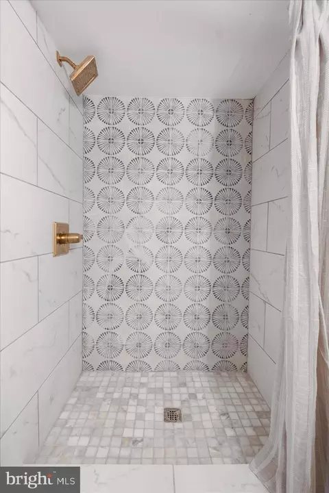 Bath - 4217 Powell Ave, Baltimore, MD 21206 photo 6 of 6