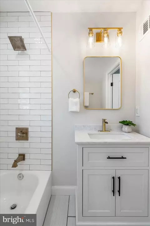 Bath - 4217 Powell Ave, Baltimore, MD 21206 photo 4 of 6