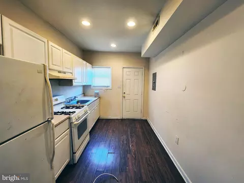 Kitchen - 2510 E Fayette St, Baltimore, MD 21224 photo 1 of 1