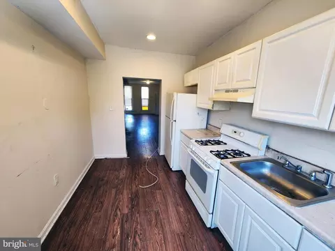 Entry Way - 2510 E Fayette St, Baltimore, MD 21224 photo 2 of 7