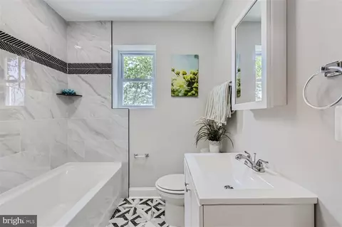 Bath - 137 Denison St, Baltimore, MD 21229 photo 1 of 3