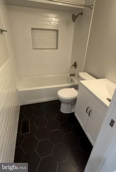 3667 Ash St, Baltimore, MD 21211 photo 4