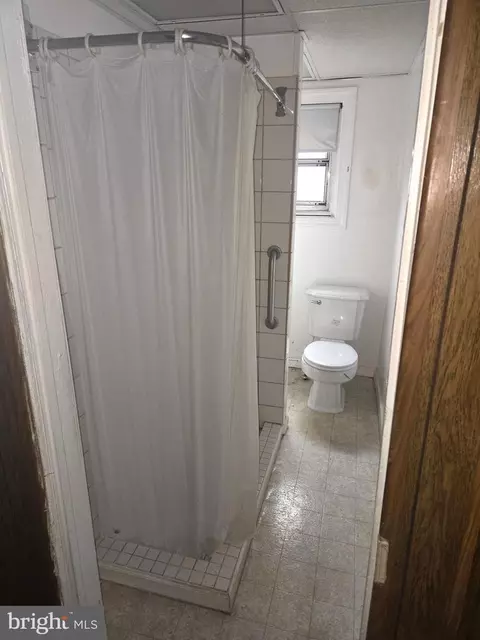 Bath - 1731 Cole St, Baltimore, MD 21223 photo 1 of 3