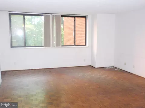 Living - 111 Hamlet Hill Rd #314, Baltimore, MD 21210 photo 1 of 5