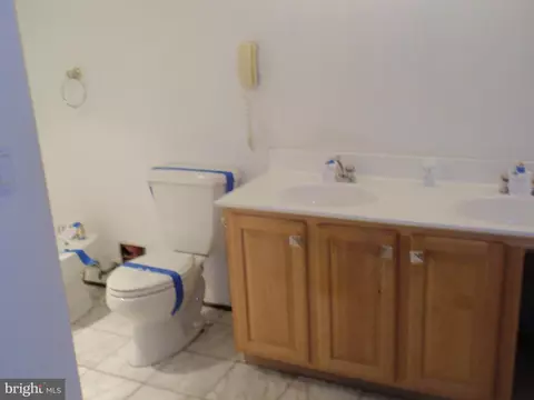Bath - 111 Hamlet Hill Rd #314, Baltimore, MD 21210 photo 1 of 2